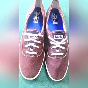 KEDS Women's  Tennis shoes Excellent Condition like new SIZ…